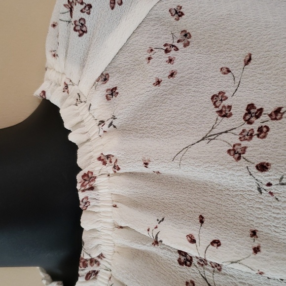 Summer top - Picture 2 of 9